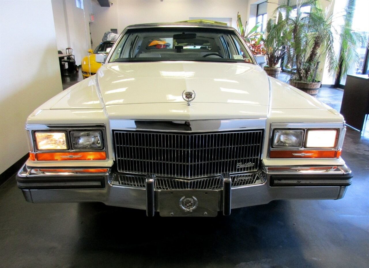 Cadillac-Brougham-1989-Sedan-14