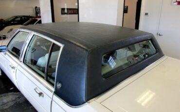 Cadillac-Brougham-1989-Sedan-18