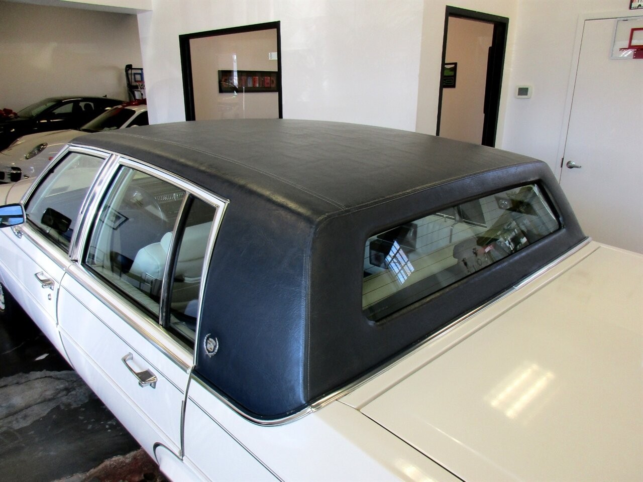 Cadillac-Brougham-1989-Sedan-18