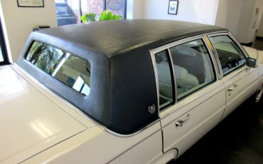 Cadillac-Brougham-1989-Sedan-19
