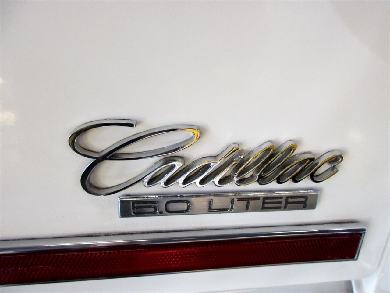 Cadillac-Brougham-1989-Sedan-21