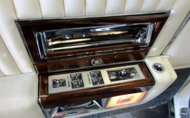 Cadillac-Brougham-1989-Sedan-23