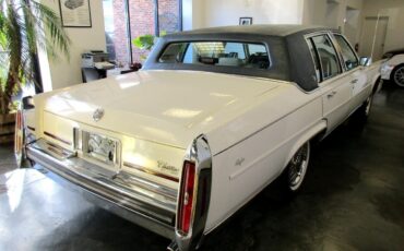 Cadillac-Brougham-1989-Sedan-3