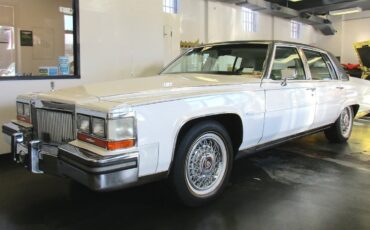 Cadillac-Brougham-1989-Sedan