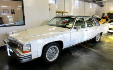 Cadillac-Brougham-1989-Sedan-4