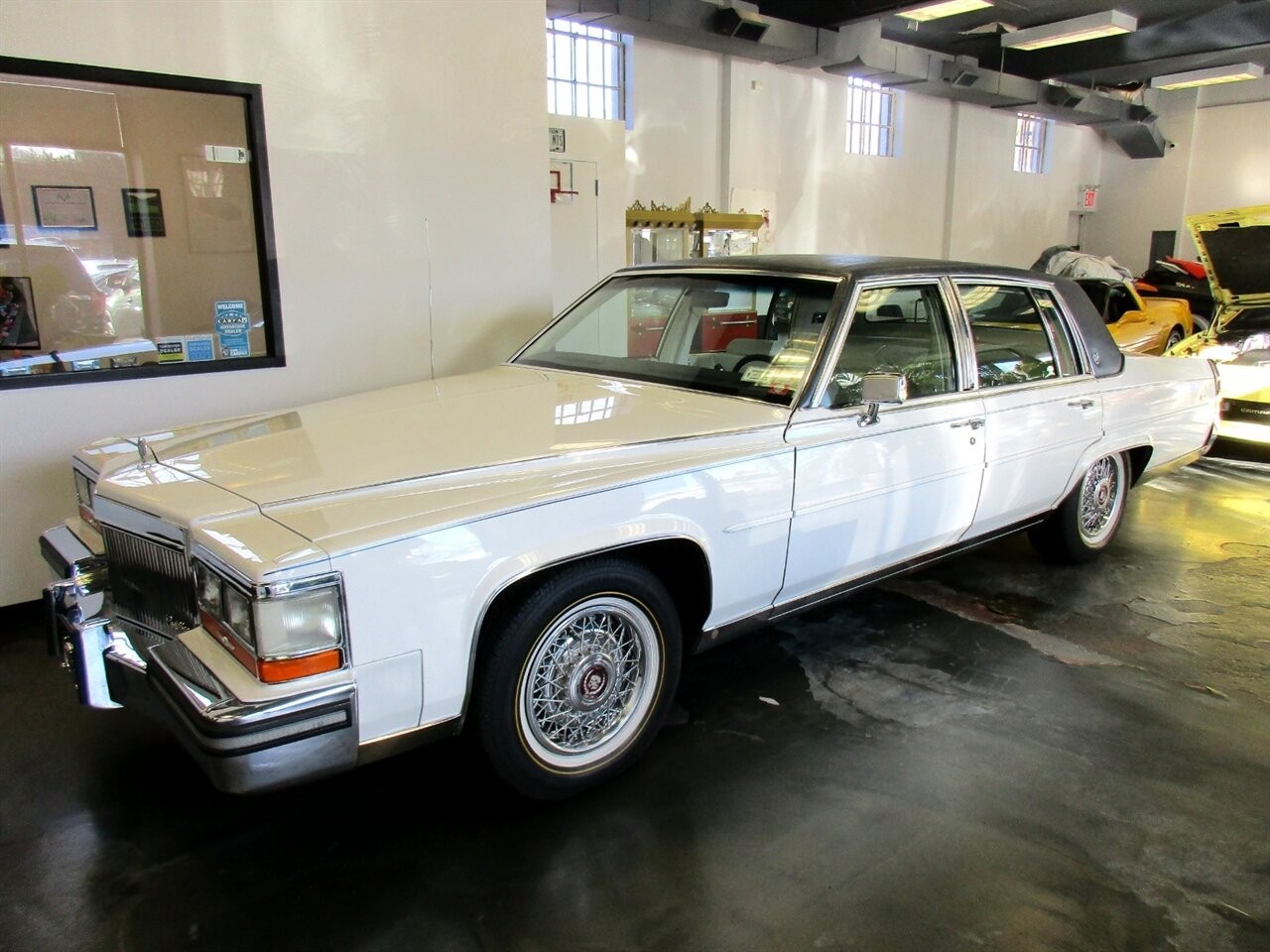 Cadillac-Brougham-1989-Sedan-4