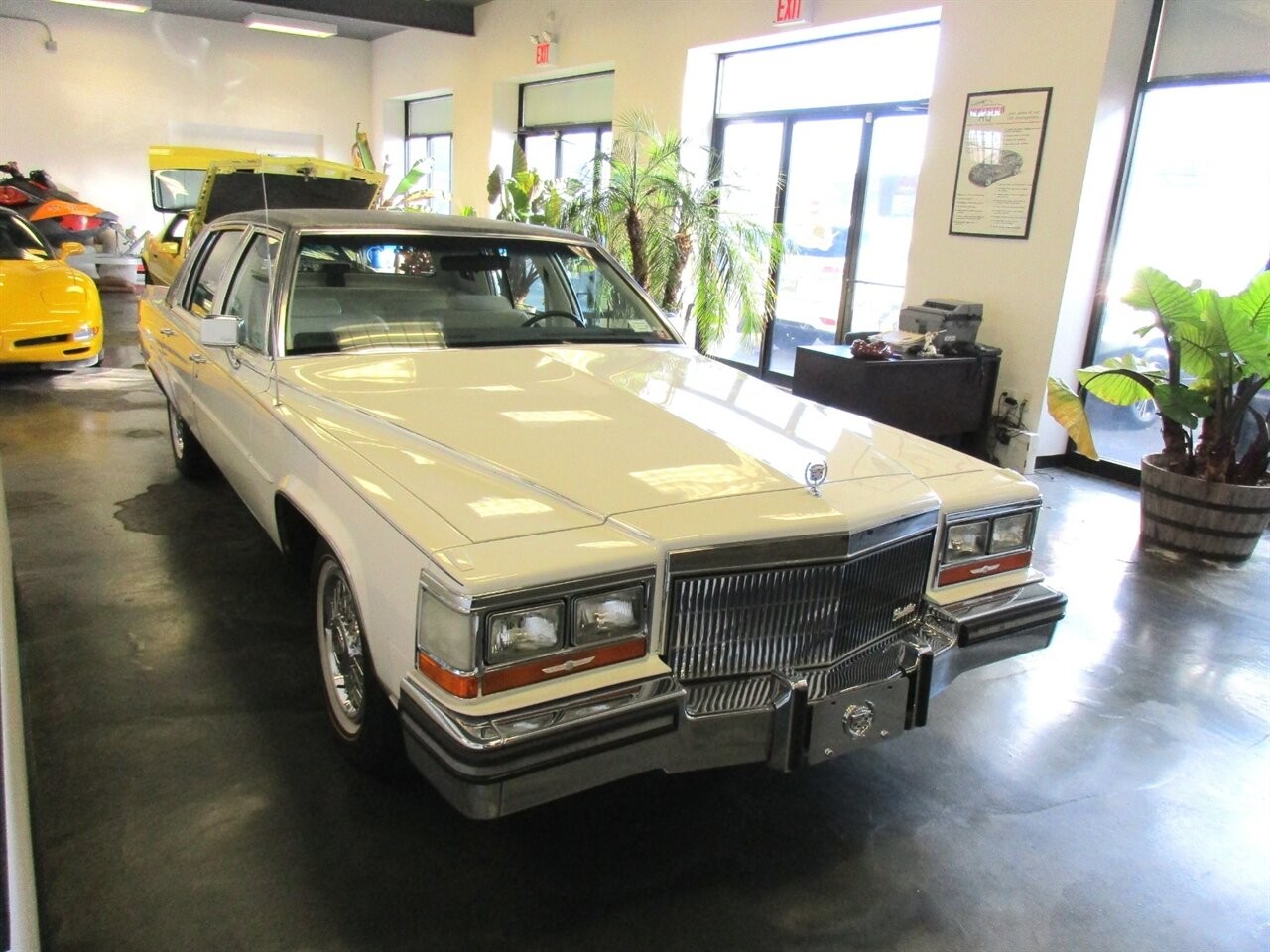 Cadillac-Brougham-1989-Sedan-5