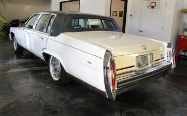 Cadillac-Brougham-1989-Sedan-6