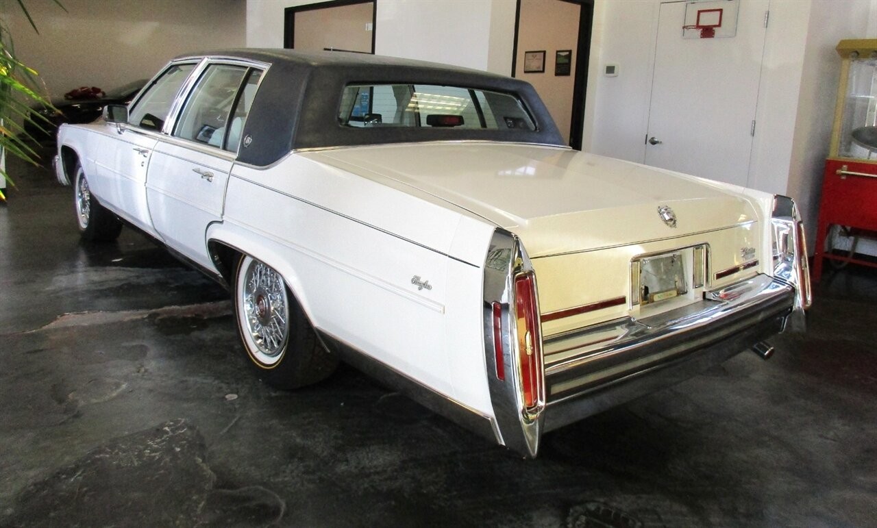 Cadillac-Brougham-1989-Sedan-6