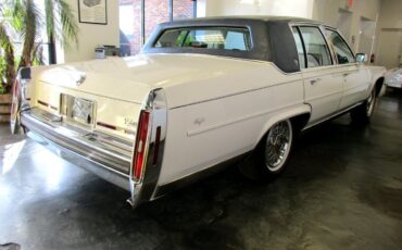 Cadillac-Brougham-1989-Sedan-7