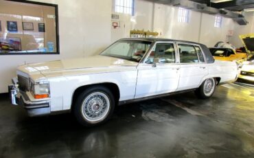 Cadillac-Brougham-1989-Sedan-8