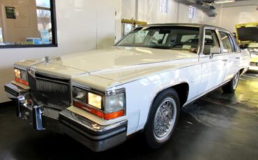 Cadillac-Brougham-1989-Sedan-9