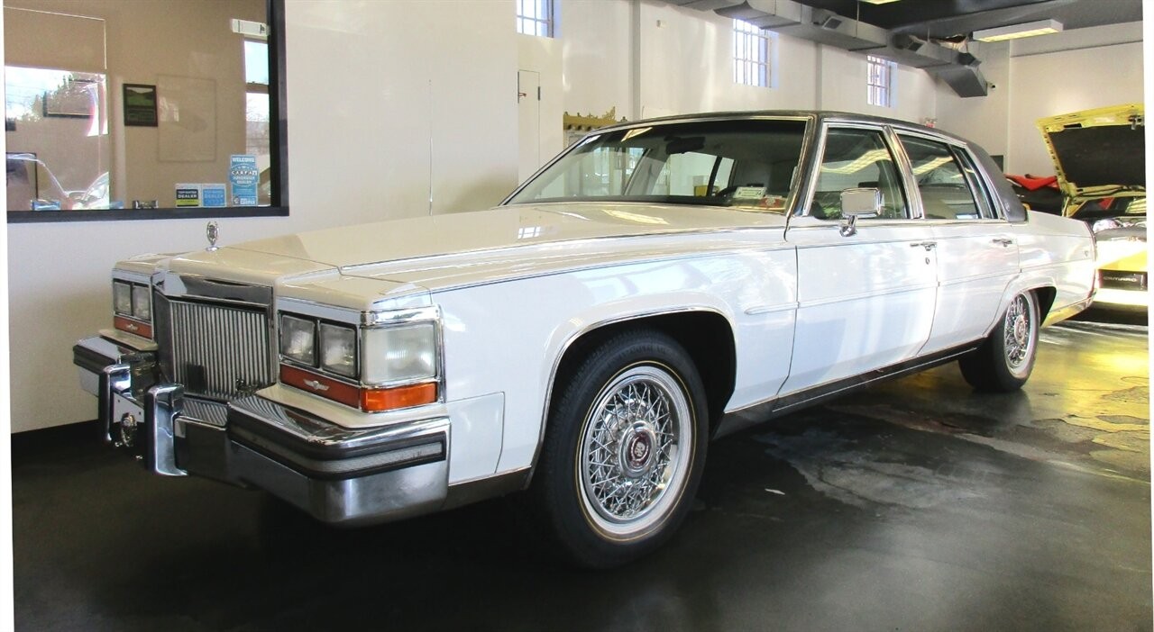 Cadillac Brougham 1989 Sedan