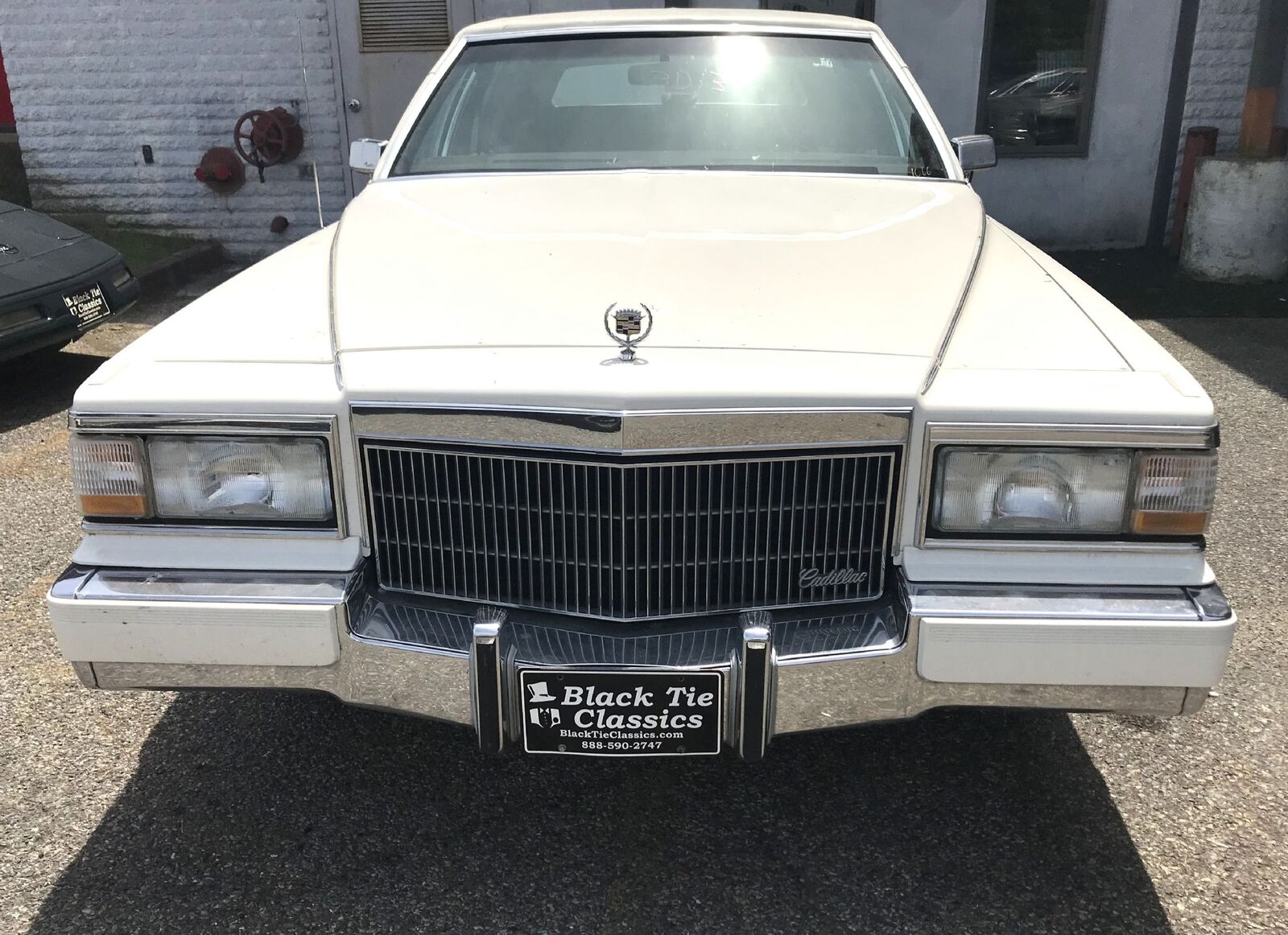 Cadillac-Brougham-1990-Luxury-Sedan-1