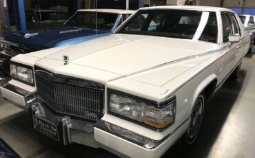 Cadillac-Brougham-1990-Luxury-Sedan-10