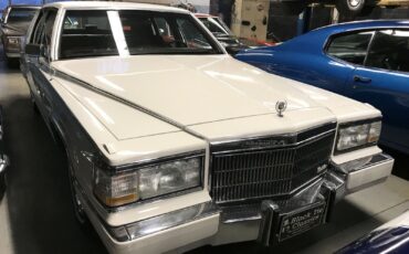 Cadillac-Brougham-1990-Luxury-Sedan-11