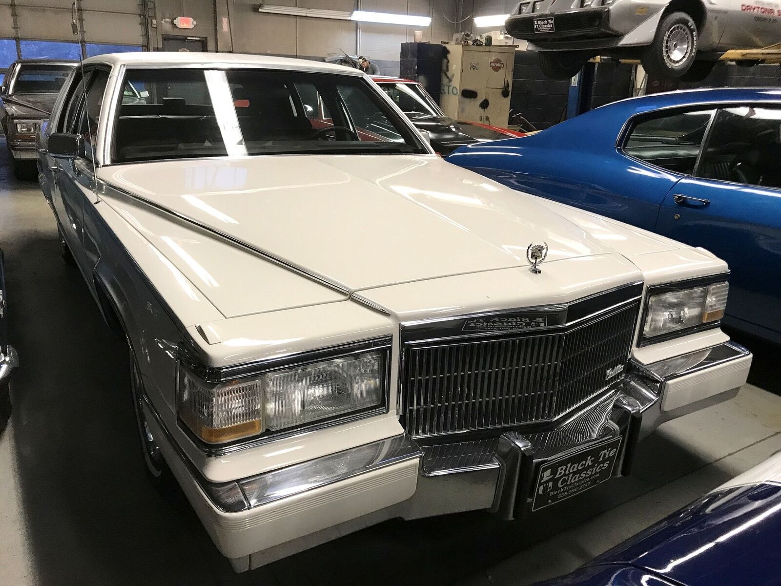 Cadillac-Brougham-1990-Luxury-Sedan-11