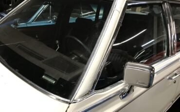 Cadillac-Brougham-1990-Luxury-Sedan-12