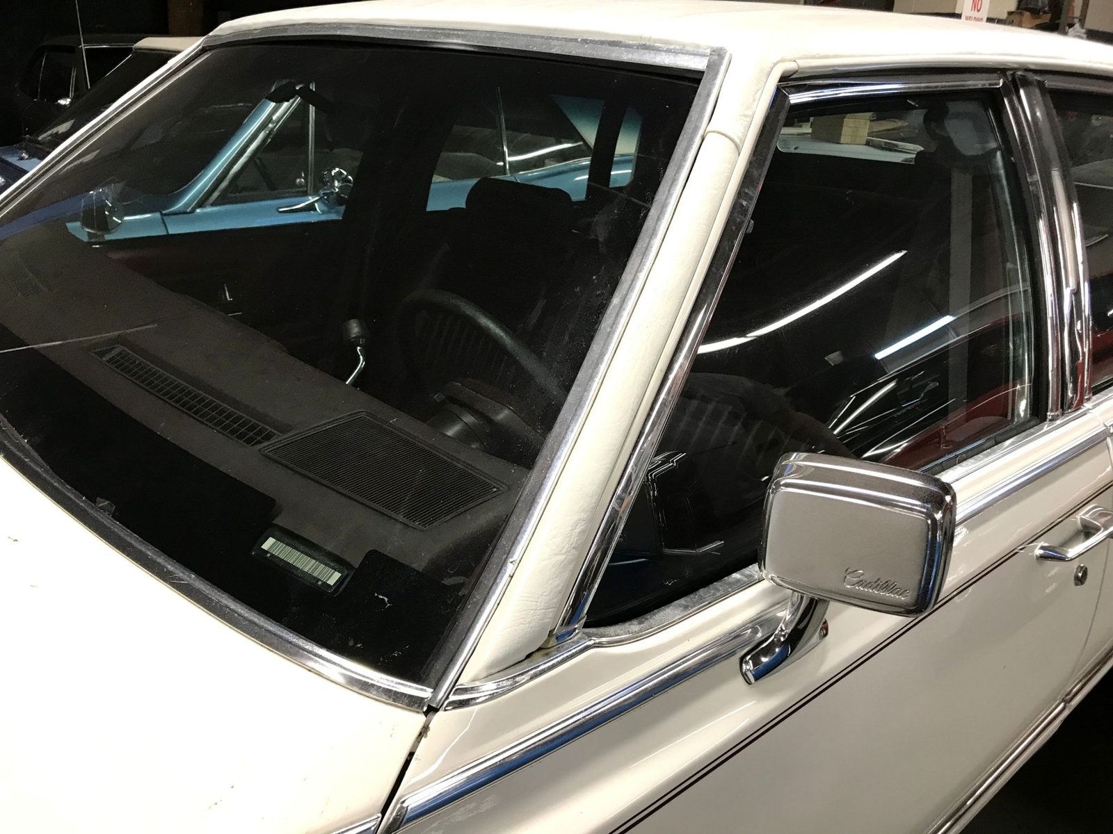 Cadillac-Brougham-1990-Luxury-Sedan-12