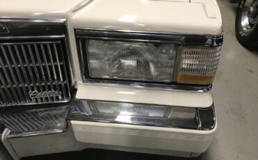 Cadillac-Brougham-1990-Luxury-Sedan-14