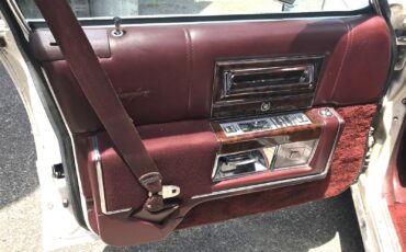 Cadillac-Brougham-1990-Luxury-Sedan-15