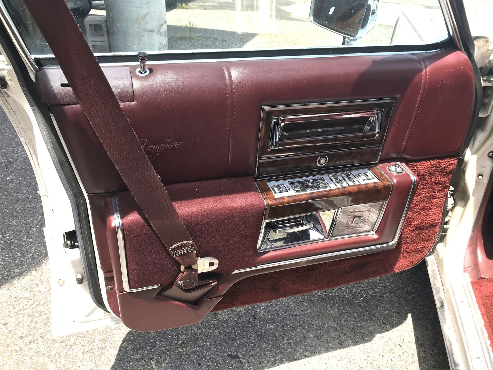 Cadillac-Brougham-1990-Luxury-Sedan-15