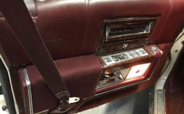 Cadillac-Brougham-1990-Luxury-Sedan-17