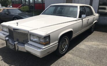 Cadillac-Brougham-1990-Luxury-Sedan-2