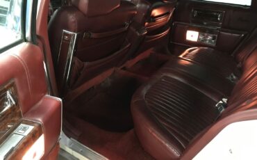 Cadillac-Brougham-1990-Luxury-Sedan-21