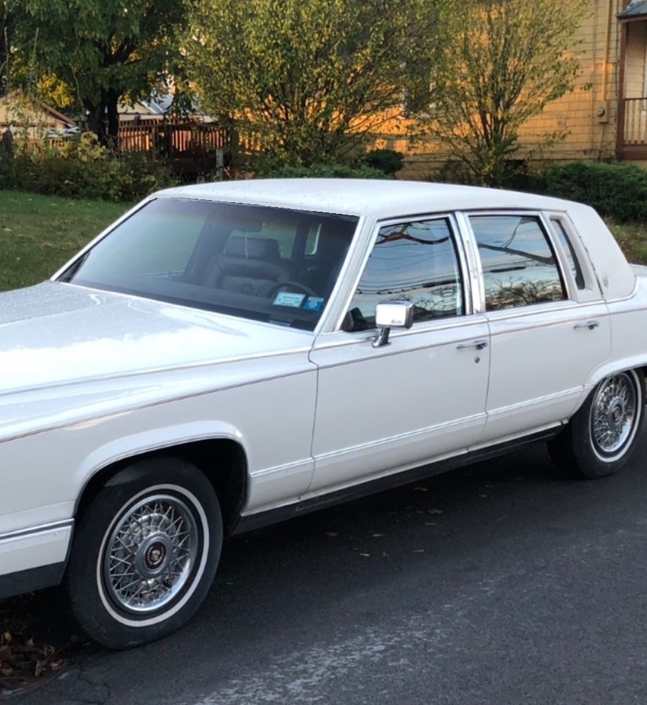 Cadillac-Brougham-1990-Luxury-Sedan-3