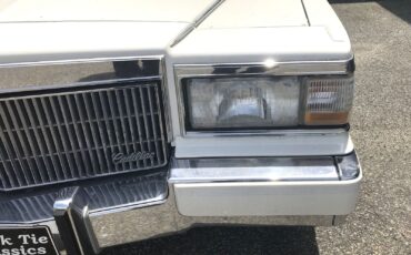 Cadillac-Brougham-1990-Luxury-Sedan-4