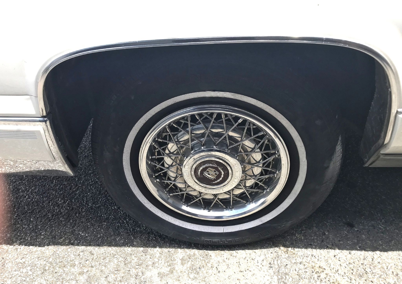 Cadillac-Brougham-1990-Luxury-Sedan-5