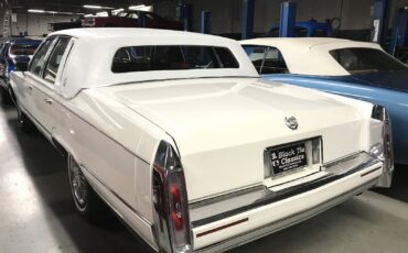 Cadillac-Brougham-1990-Luxury-Sedan-6