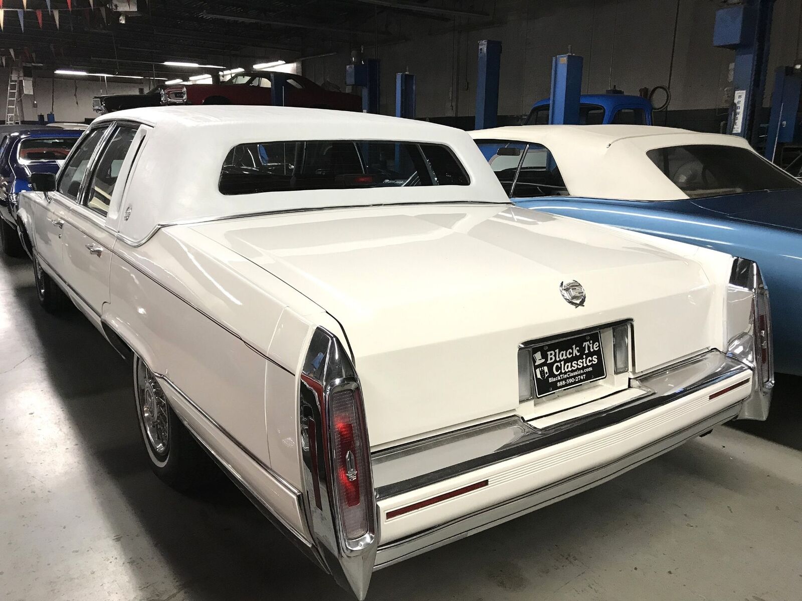 Cadillac-Brougham-1990-Luxury-Sedan-6
