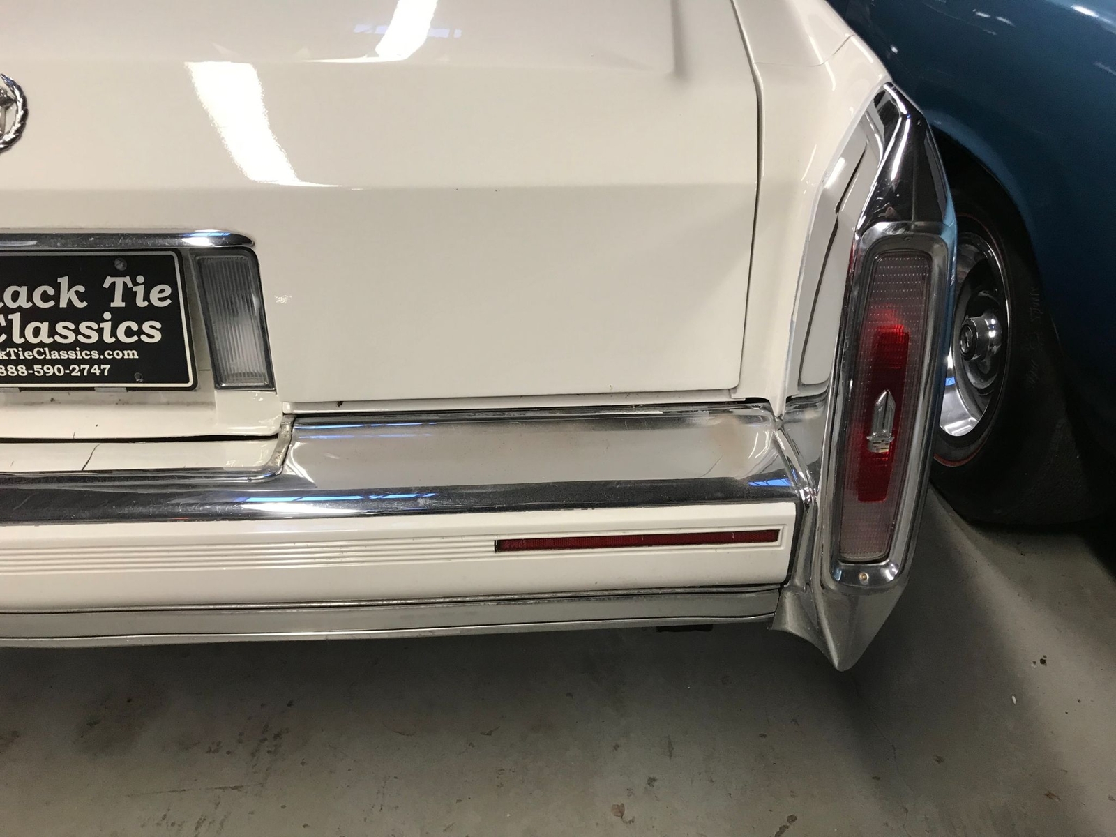 Cadillac-Brougham-1990-Luxury-Sedan-8