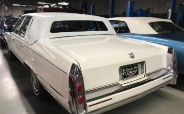 Cadillac-Brougham-1990-Luxury-Sedan-9