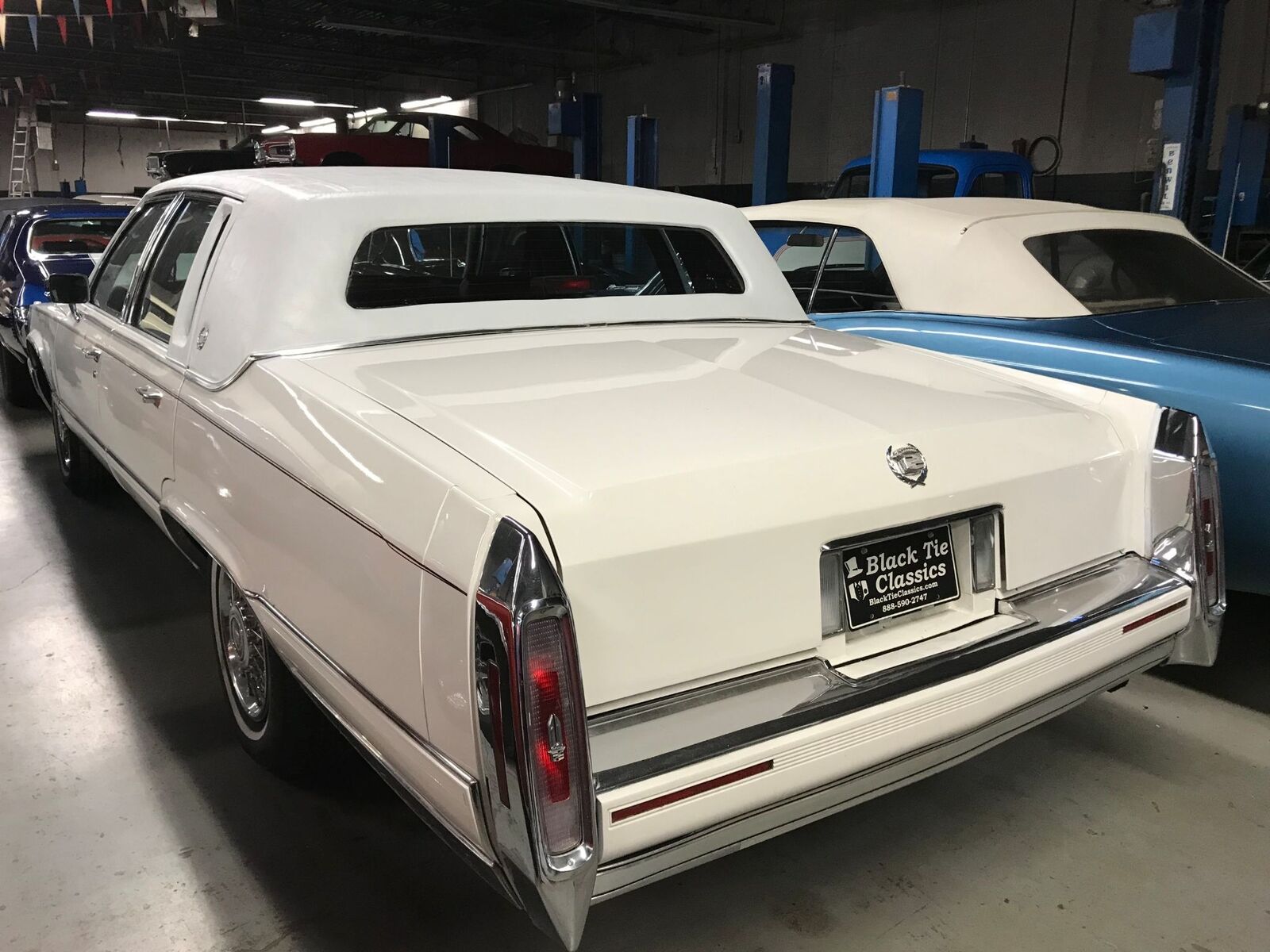 Cadillac-Brougham-1990-Luxury-Sedan-9