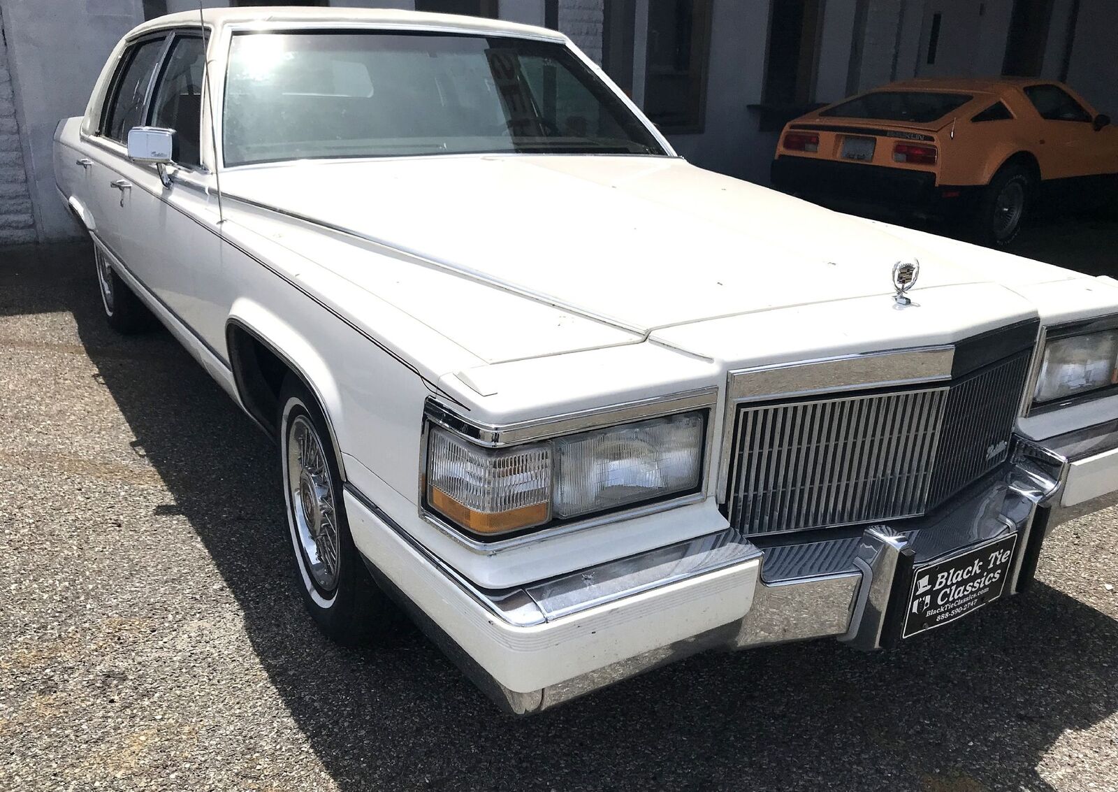 Cadillac-Brougham-1990-Luxury-Sedan