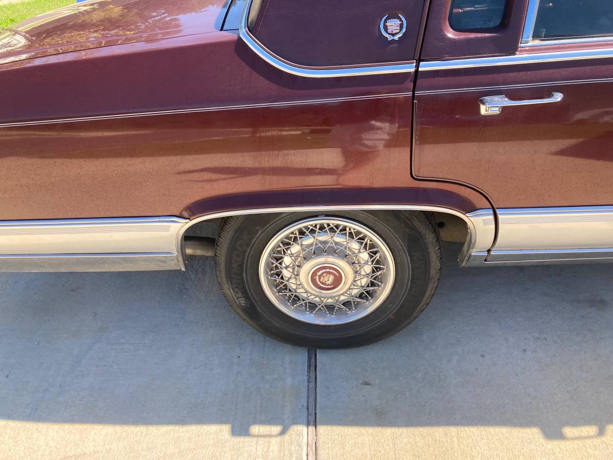 Cadillac-Brougham-1991-red-12