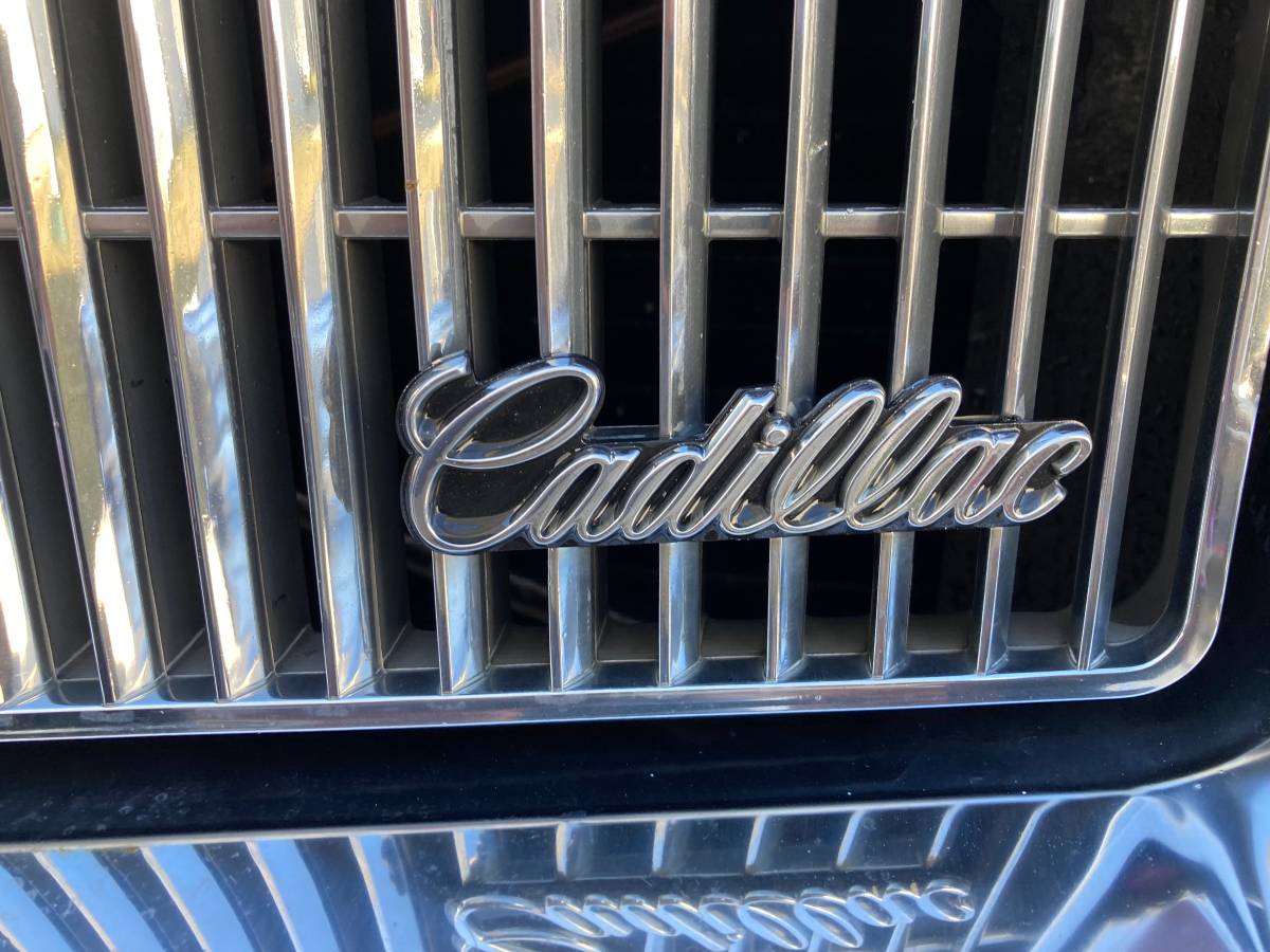 Cadillac-Brougham-1991-red-19