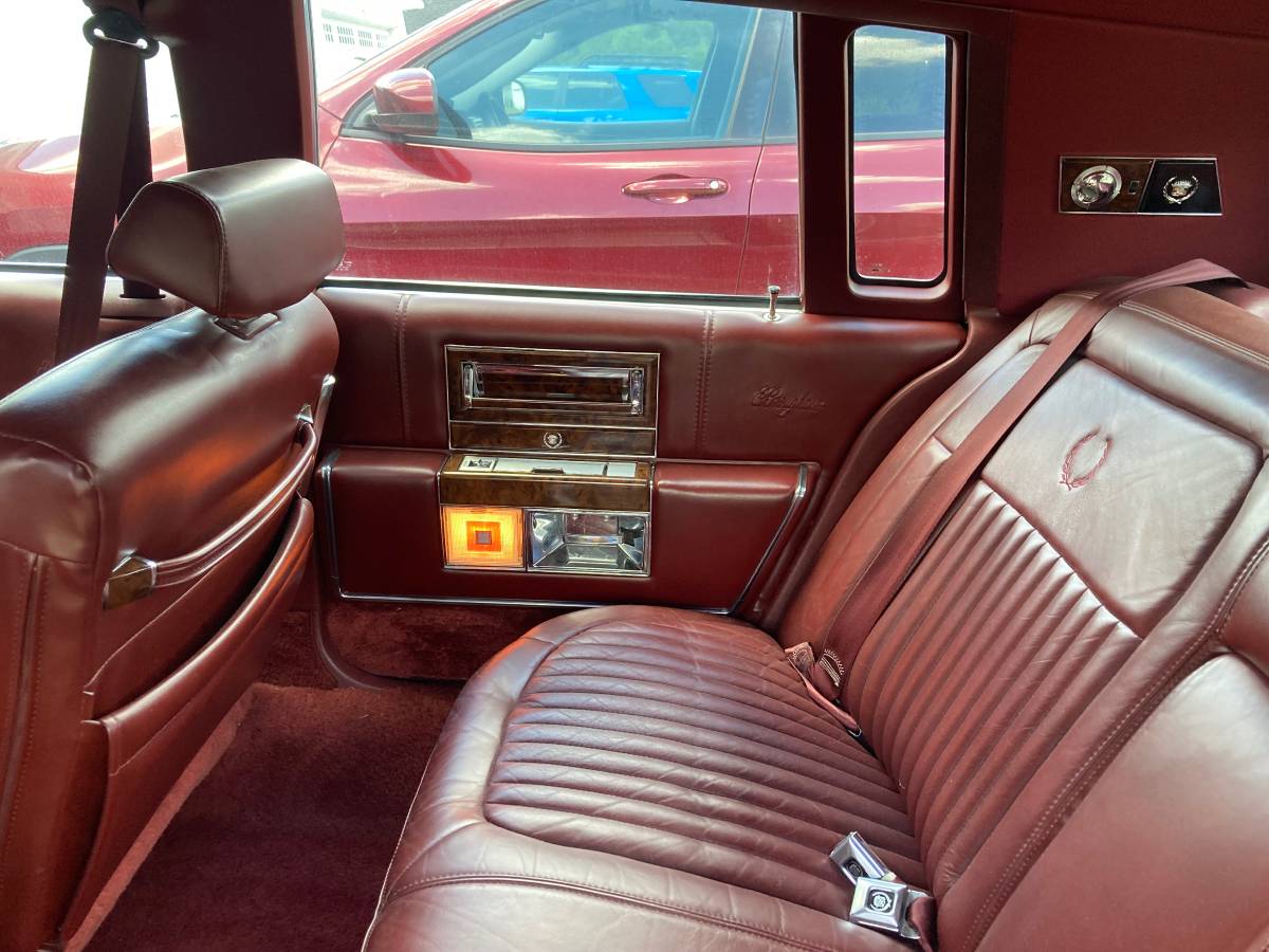 Cadillac-Brougham-1991-red-2