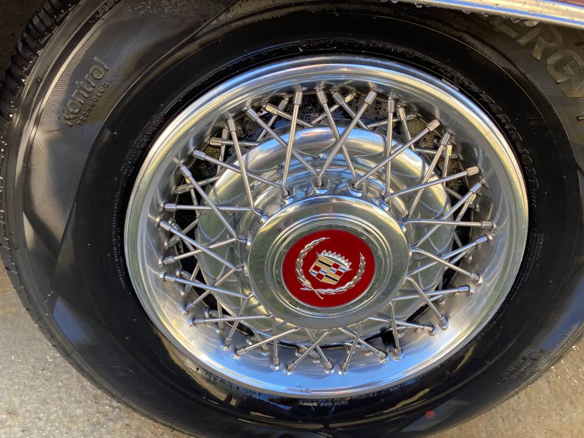 Cadillac-Brougham-1991-red-20