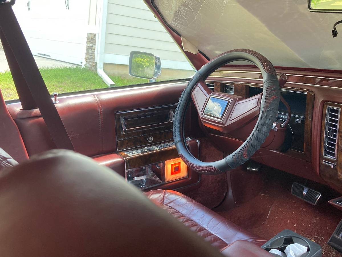 Cadillac-Brougham-1991-red-4