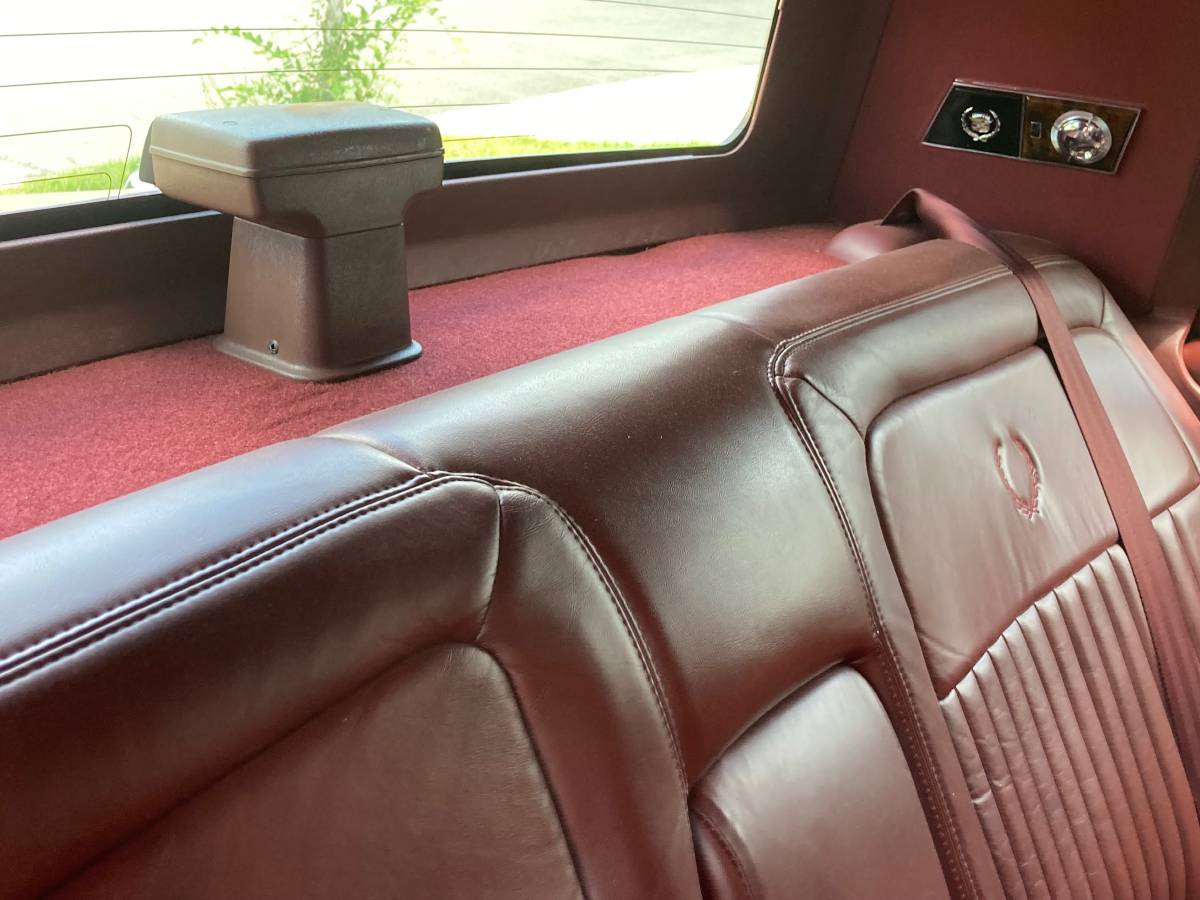 Cadillac-Brougham-1991-red-5