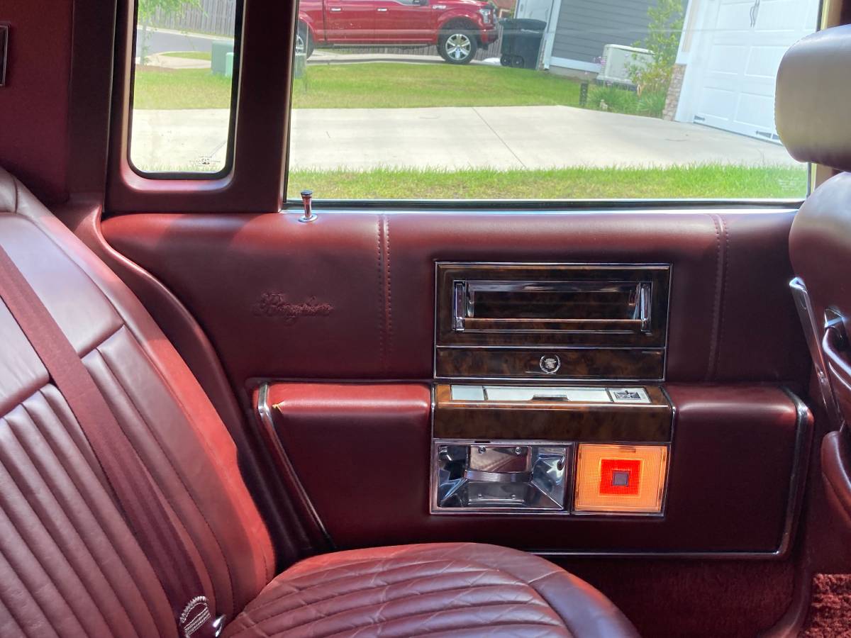 Cadillac-Brougham-1991-red-8