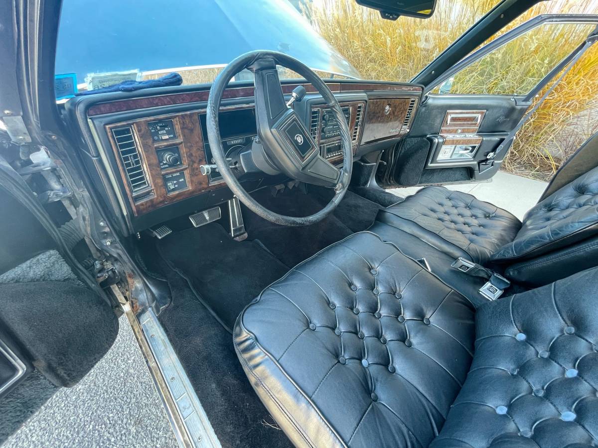 Cadillac-Brougham-dx2019elegance-1991-black-16