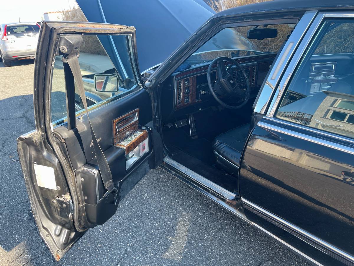 Cadillac-Brougham-dx2019elegance-1991-black-17