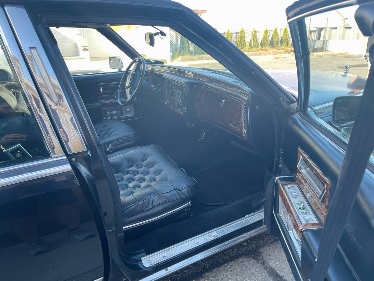 Cadillac-Brougham-dx2019elegance-1991-black-18