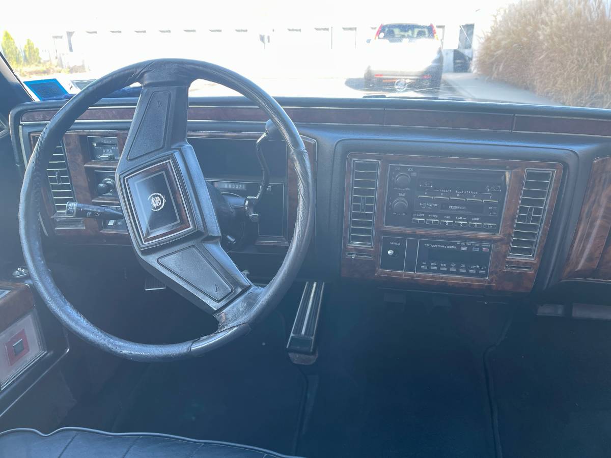 Cadillac-Brougham-dx2019elegance-1991-black-22
