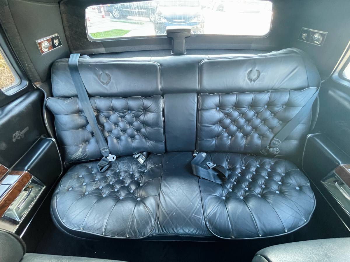 Cadillac-Brougham-dx2019elegance-1991-black-23